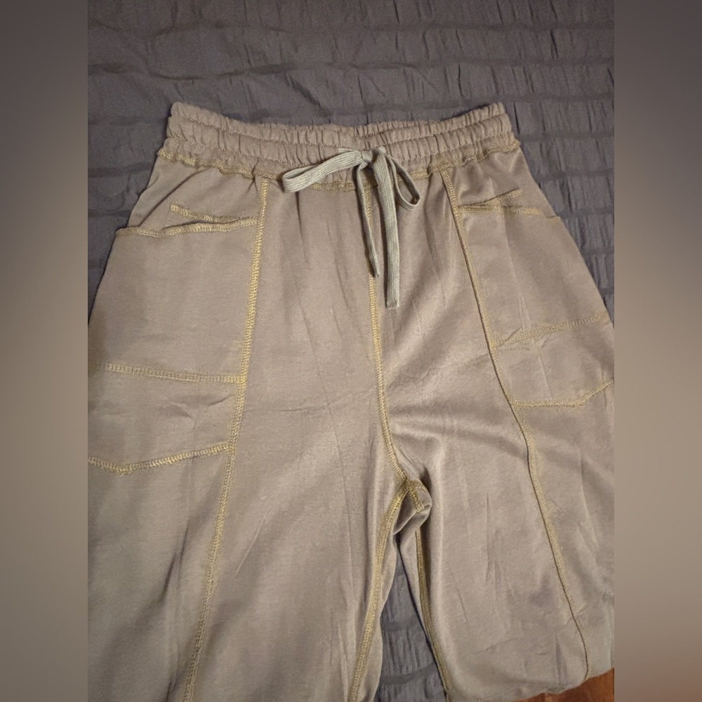Brand new loose khaki jogger pants!